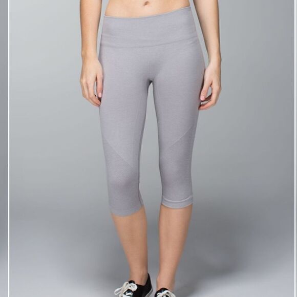 Lululemon In The Flow Crop II - Picture 2 of 8